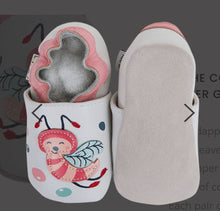 Load image into Gallery viewer, Baby leather sleeper -Bee