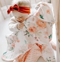 Load image into Gallery viewer, Premium baby and toddler blanket-peach floral