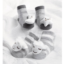 Load image into Gallery viewer, MudPie Sheep Rattle Toe Socks
