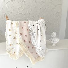 Load image into Gallery viewer, Annie &amp; Charles® patterned muslin blanket (Flowers)
