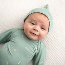 Load image into Gallery viewer, Three little tots- Arrow Print Knotted Newborn Baby Gown Pajamas with Hat
