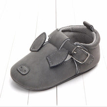 Load image into Gallery viewer, Annie &amp; Charles® leather crawling shoes (Grey Piglet)
