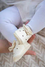 Load image into Gallery viewer, Baobaby soft baby shoes, Stars white
