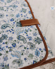 Load image into Gallery viewer, Change/Mat clutch-blue Paisley
