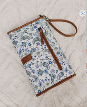 Load image into Gallery viewer, Change/Mat clutch-blue Paisley
