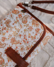Load image into Gallery viewer, Change/mat clutch peach paisley tan
