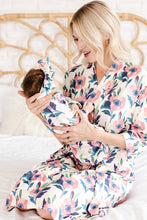 Load image into Gallery viewer, Pink flowers mommy robe
