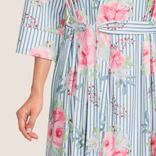 Load image into Gallery viewer, Rose Stripe mommy robe
