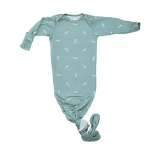 Load image into Gallery viewer, Three little tots- Arrow Print Knotted Newborn Baby Gown Pajamas with Hat
