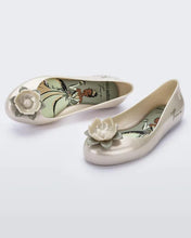 Load image into Gallery viewer, Sweet Love Princess (Green)
