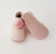 Load image into Gallery viewer, Baby leather slippers-pink pompom
